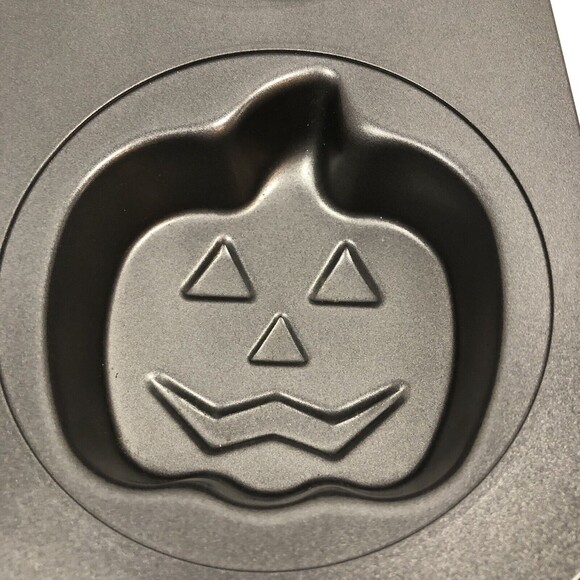 Wilton Halloween Ghosts & Pumpkins Non-Stick Mini Cake Muffin Brownie Jello Mold - Picture 5 of 9